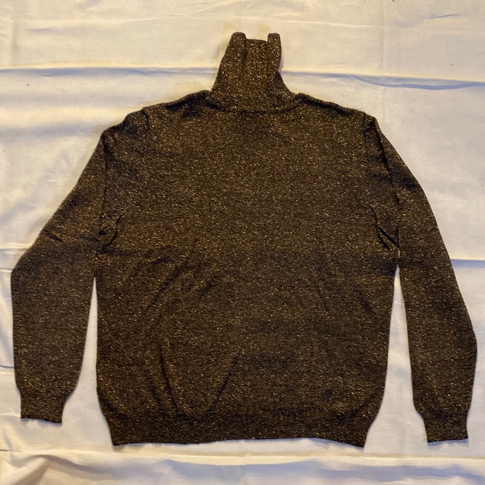 Metallic Turtleneck. Black & Gold Size XLP Excellent condition.